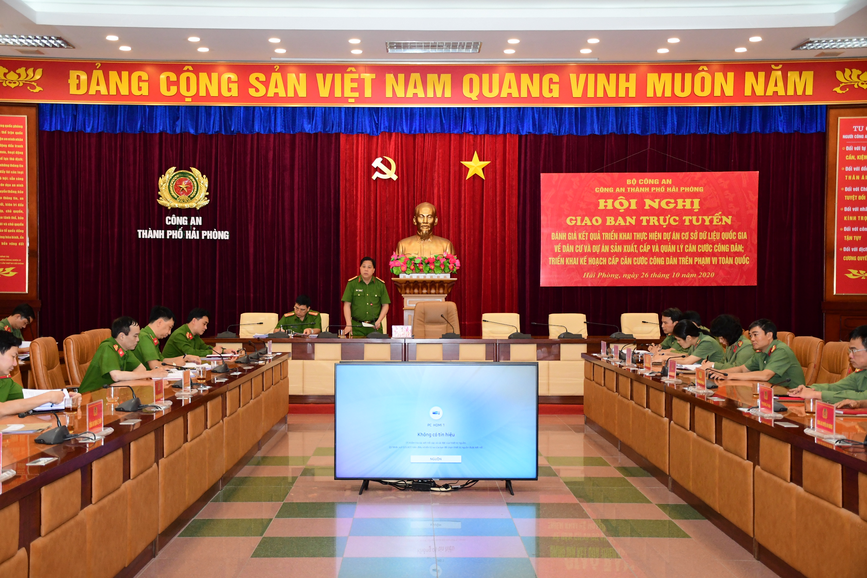 Giao ban trực tuyến đánh giá kết quả triển khai thực hiện 2 dự án và triển khai kế hoạch cấp CCCD trên phạm vi toàn quốc